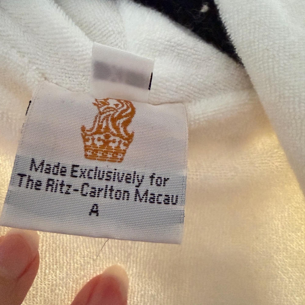 Ritz-Carlton Presidential Penthouse Suite Gold - Crown Lion Logo Robe